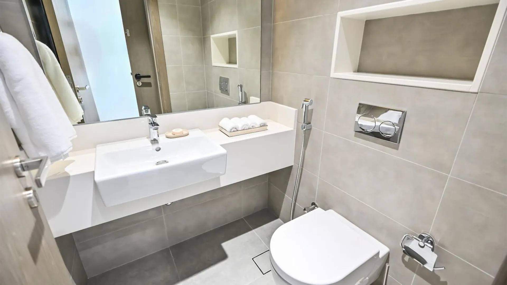 1Br Haven With Lagoon Serenity In District One Meydan Dubai Apartment