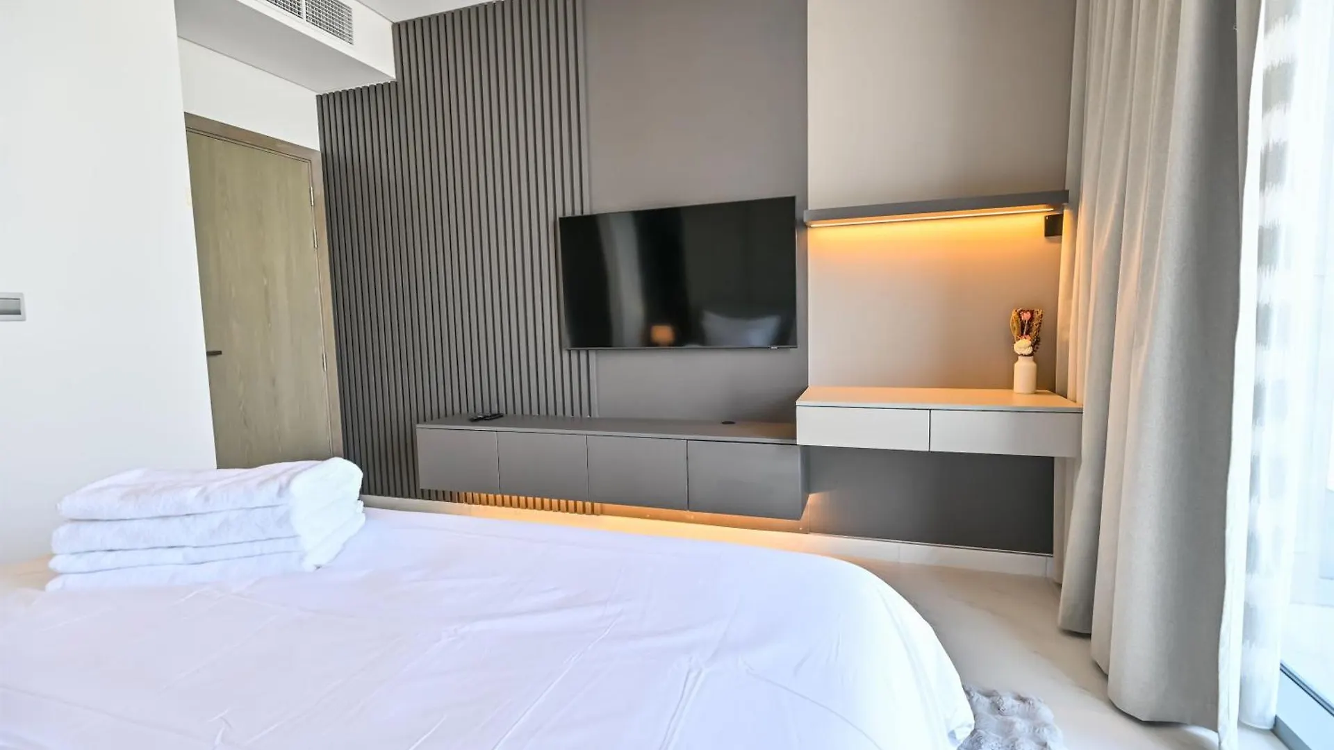 Apartment 1Br Haven With Lagoon Serenity In District One Meydan Dubai United Arab Emirates
