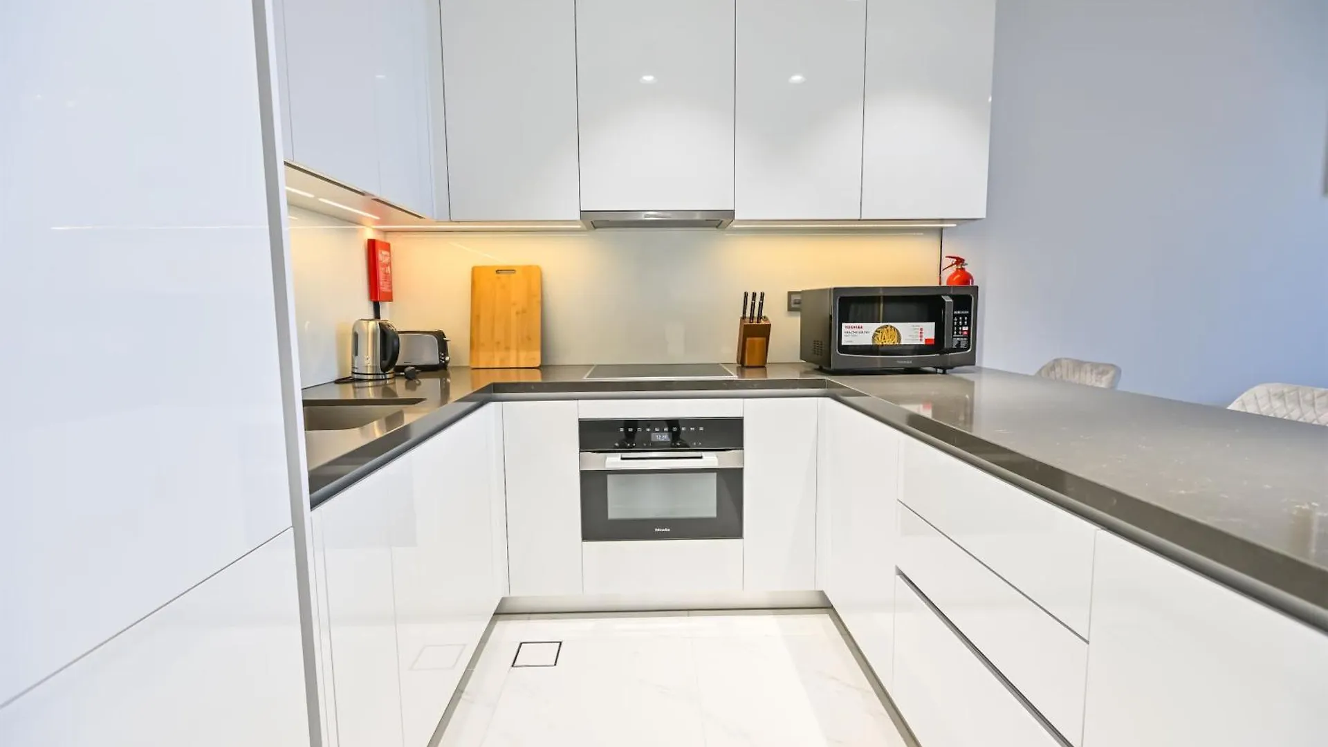 Apartment 1Br Haven With Lagoon Serenity In District One Meydan Dubai